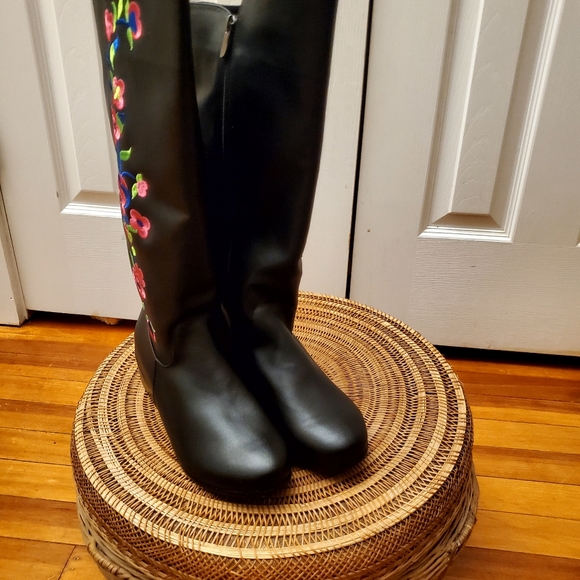 Black leather embroidered walking boots - Picture 5 of 7